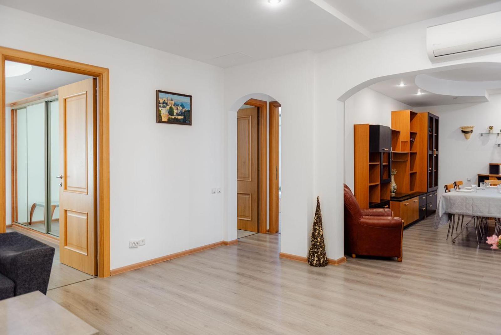 Heart Of Downtown 3 Rooms Apartment Self Check In Bucureşti Exterior foto