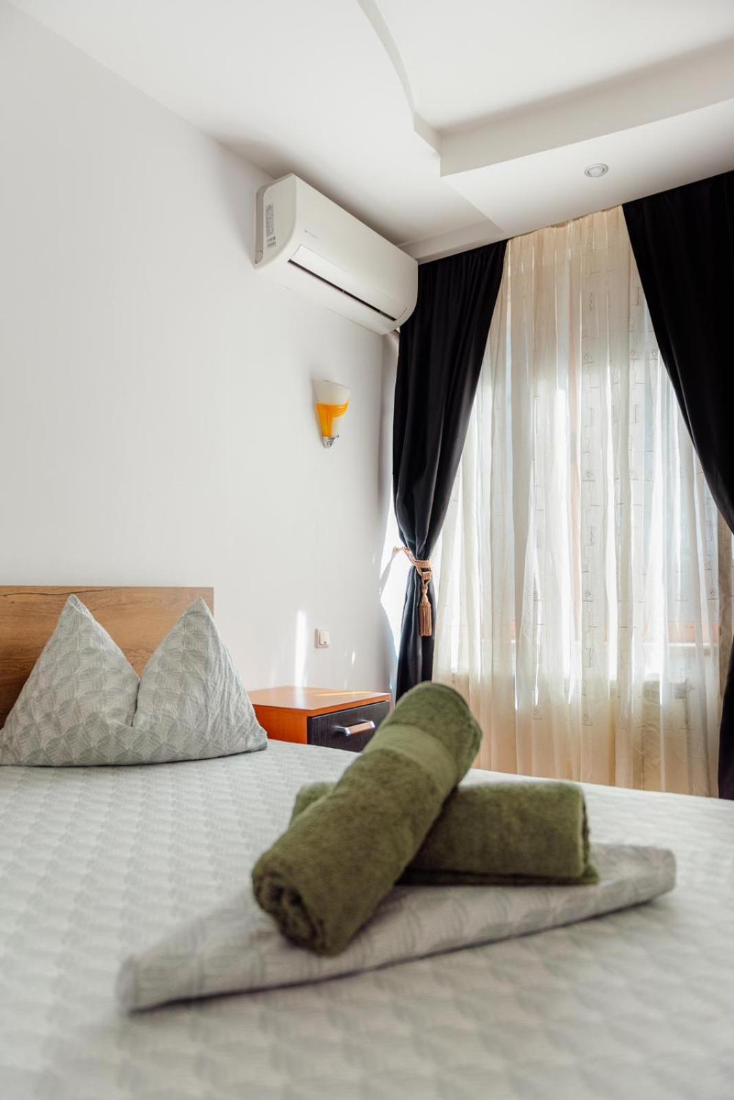 Heart Of Downtown 3 Rooms Apartment Self Check In Bucureşti Exterior foto